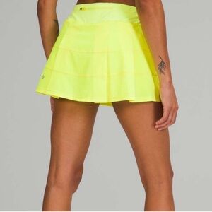 Neon Highlighter Yellow Pace Rival Lululemon skirt.